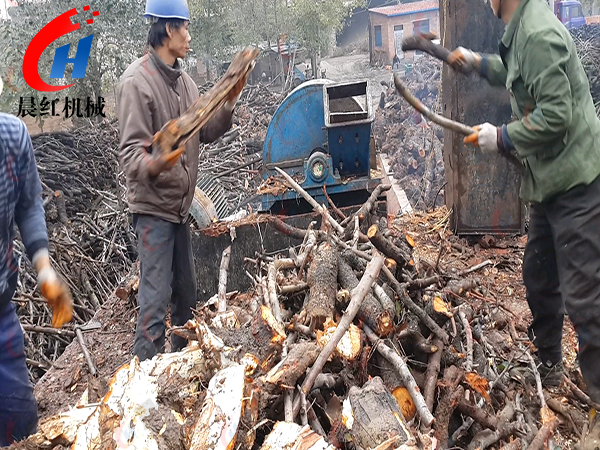 吉林木屑粉碎機(jī)使用現(xiàn)場(chǎng)