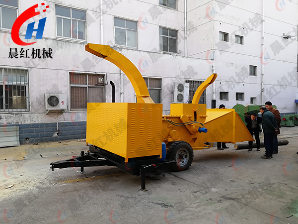 上?？蛻?hù)大型樹(shù)枝粉碎機(jī)試機(jī)簽單